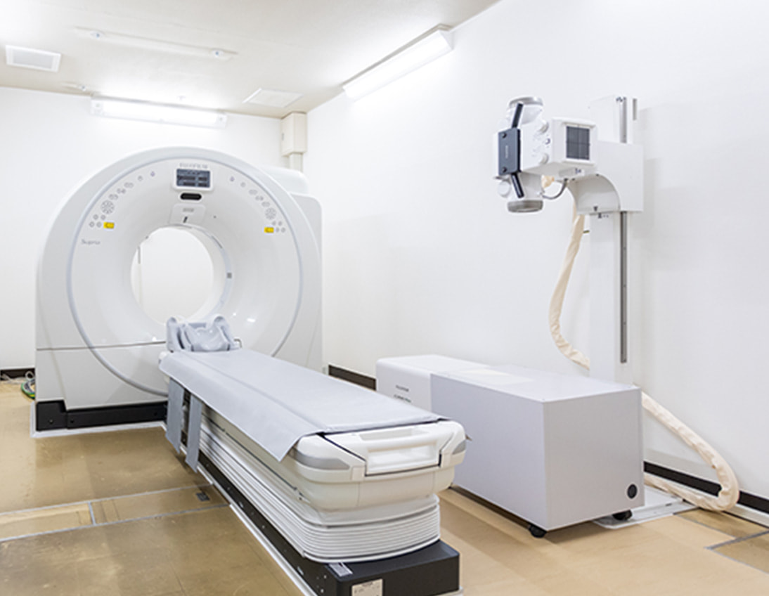 医療用CT装置が設置された検査室の様子